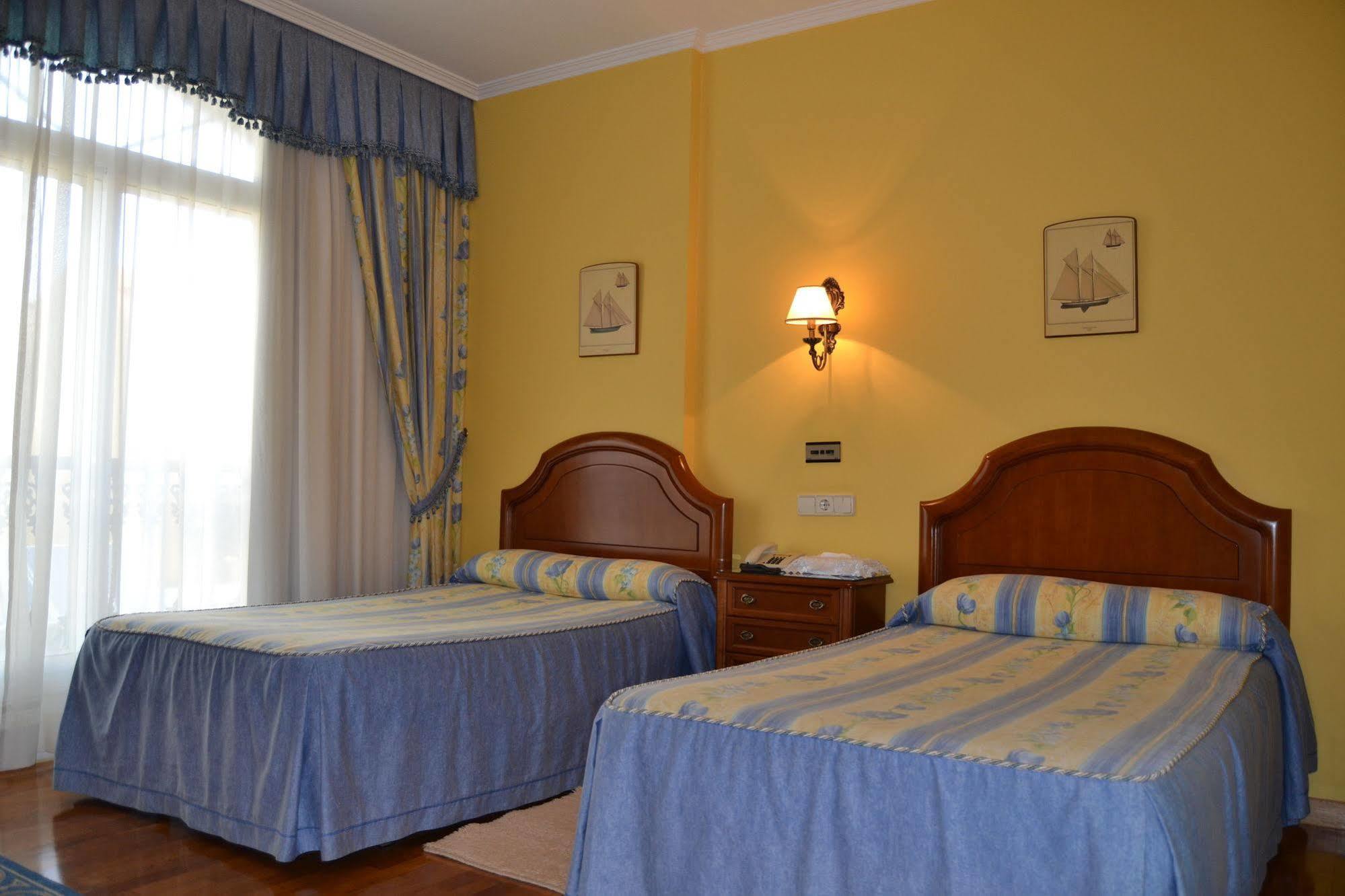 Hotel Playa Compostela Вилагарсия де Ароуса Екстериор снимка